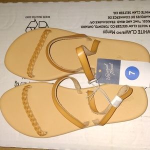 Universal Thread women's beige sandals Sz 7 New